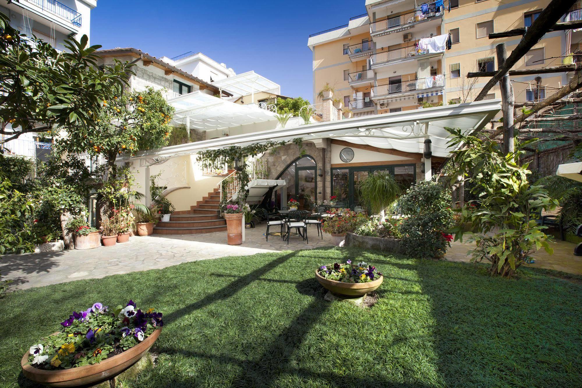 Relais Angiolina Pensión 3*